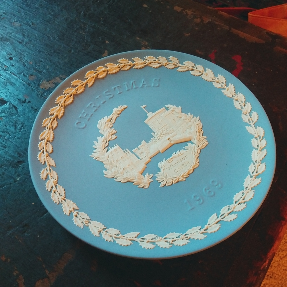 ⬇️20% OFF⬇️ Wedgwood Christmas 1969 plate